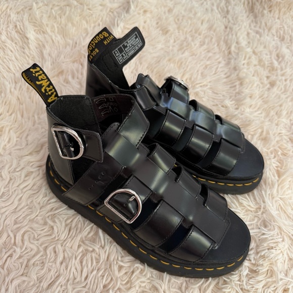 Dr. Martens MACKAYE LEATHER STRAP SANDALS black platform buckles SZ 8L shiny - Picture 1 of 9